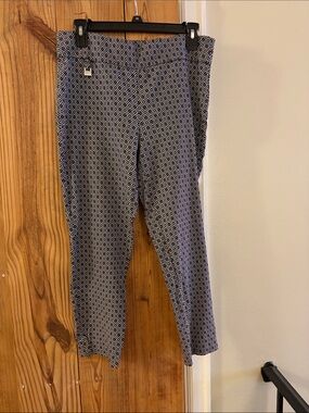 Printed Black & White Capri Pants - Women's Stretch Knit